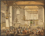 809972 Interieur van de Geertekerk te Utrecht: gezicht vanuit het schip naar het koor met een groot aantal mensen ...